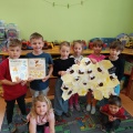 "Co umějí včely" - kolektivní výtvarná práce Sluníček, MŠ Pastelka
