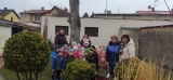 Společná procházka na vánoční výzdobu rodinného domu pana Josefa  Dolejšího v Masarykově ulici- Broučci-Sluníčka- Kuřátka