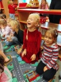 "Co malí medvědi o podzimu nevědí" - divadélko Koloběžka v MŠ -Žlutá kytička