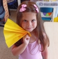 Venku je velké teplo,vyrábíme vějíře na ovívání
